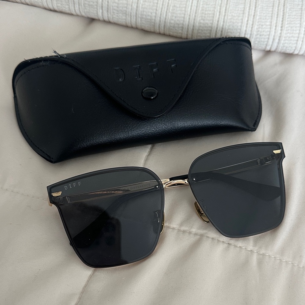 Diff Eyewear Black and Gold Sunglasses